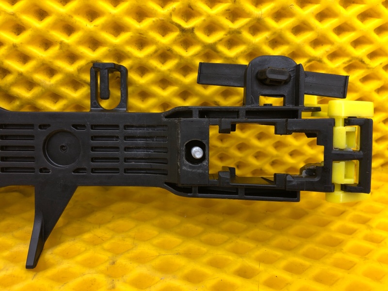 Кронштейн ручки двери передней левой Subaru Levorg