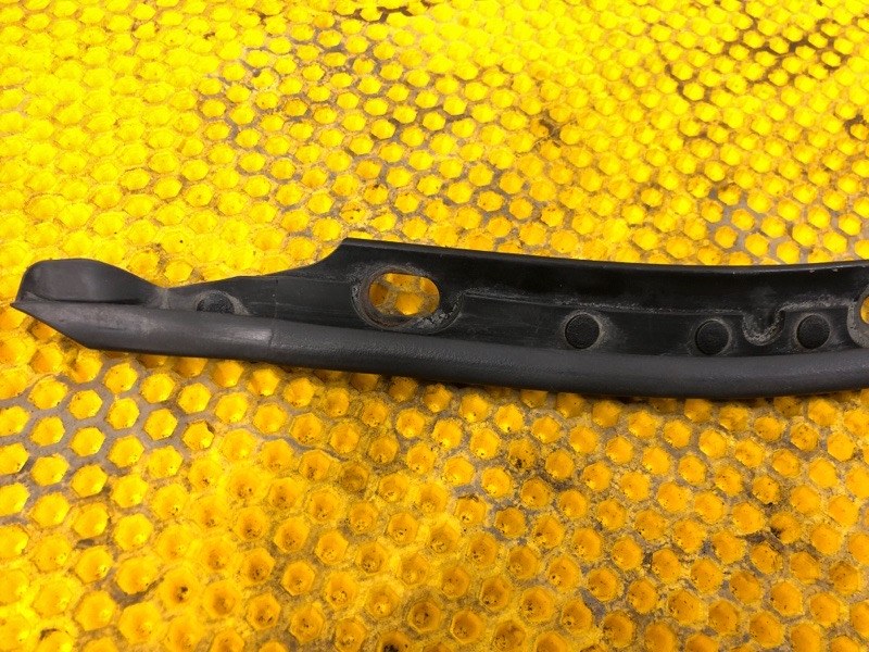 Уплотнитель капота Subaru Levorg