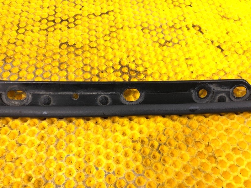 Уплотнитель капота Subaru Levorg