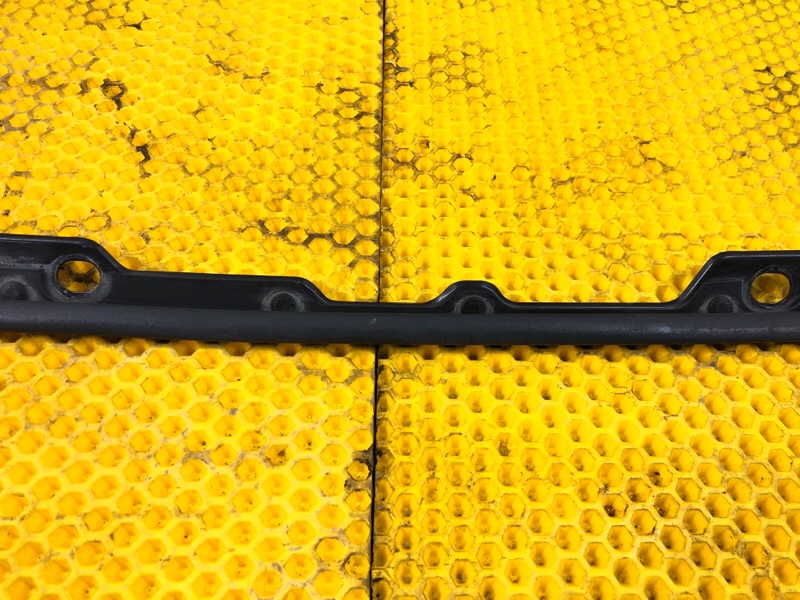 Уплотнитель капота Subaru Levorg