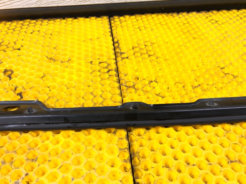 Уплотнитель капота Subaru Levorg