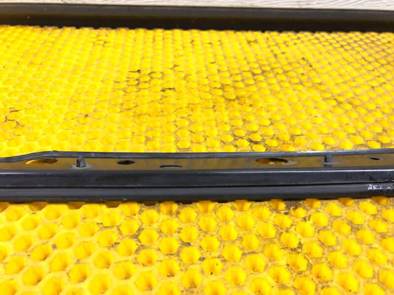 Уплотнитель капота Subaru Levorg