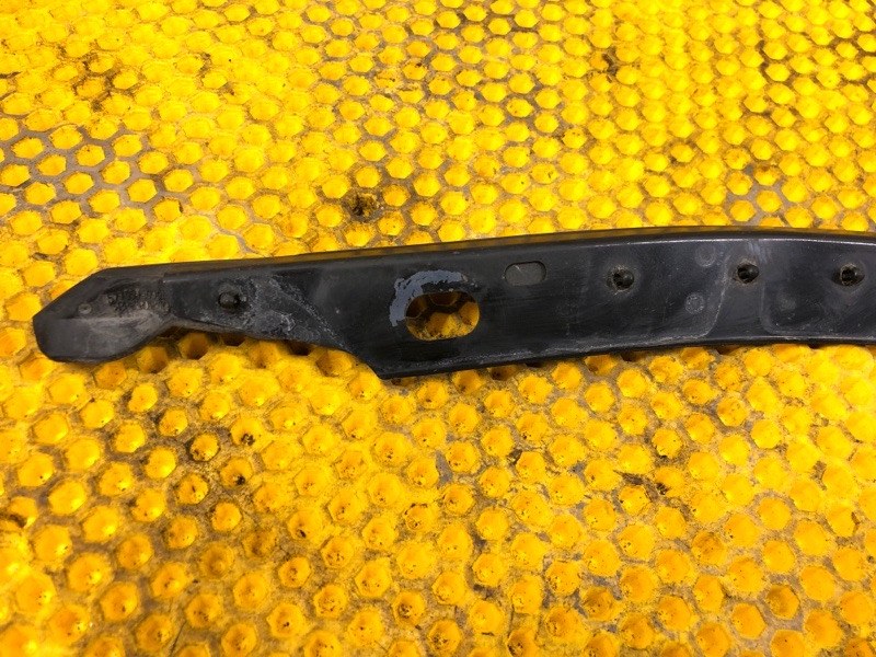 Уплотнитель капота Subaru Levorg