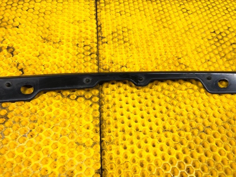 Уплотнитель капота Subaru Levorg