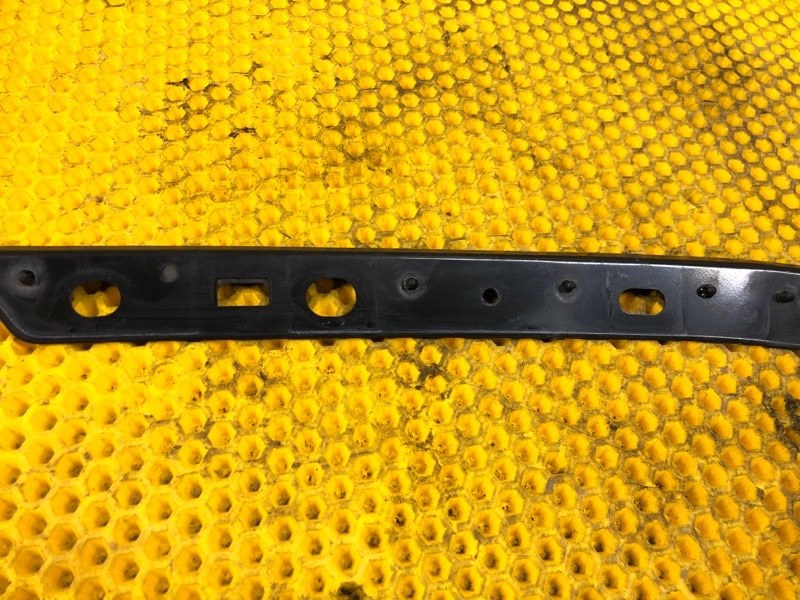 Уплотнитель капота Subaru Levorg