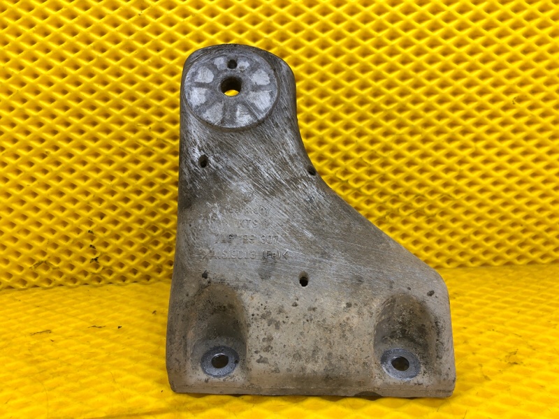 Кронштейн двигателя левый Volkswagen Touareg 2003 7L6