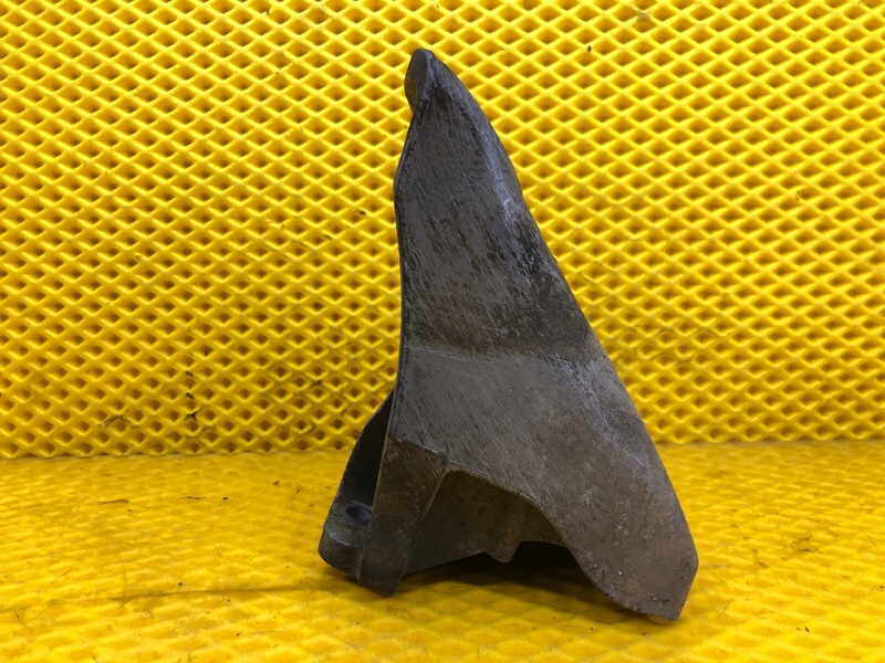 Кронштейн двигателя левый Volkswagen Touareg 2003 7L6