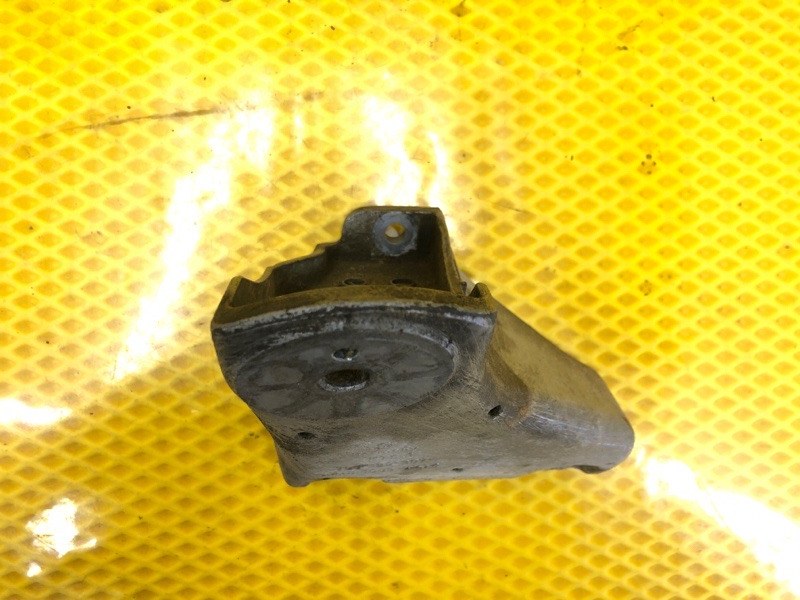 Кронштейн двигателя левый Volkswagen Touareg 2003 7L6