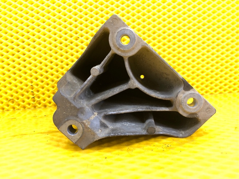 Кронштейн двигателя левый Volkswagen Touareg 2003 7L6