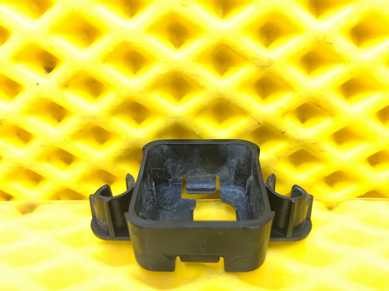 Кронштейн крепления Audi E-Tron