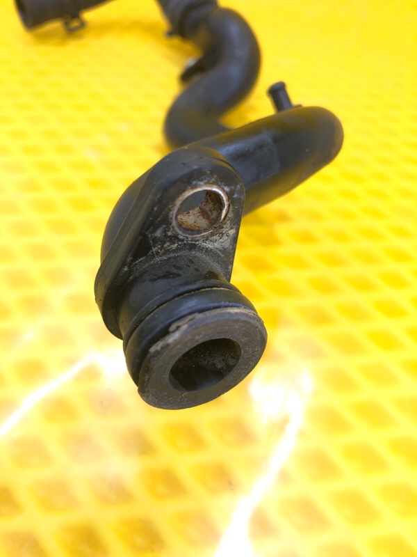 Шланг системы охлаждения (трубка) Audi Q7 2014 4LB