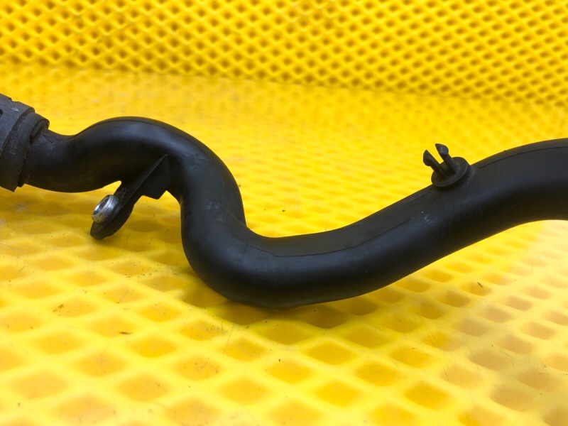 Шланг системы охлаждения (трубка) Audi Q7 2014 4LB