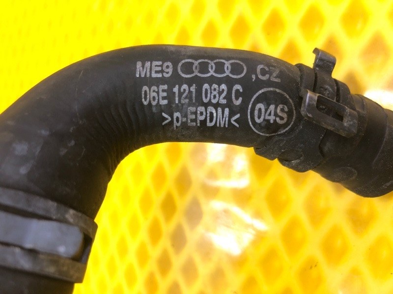 Шланг системы охлаждения (трубка) Audi Q7 2014 4LB