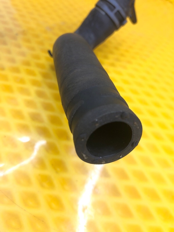 Шланг системы охлаждения (трубка) Audi Q7 2014 4LB