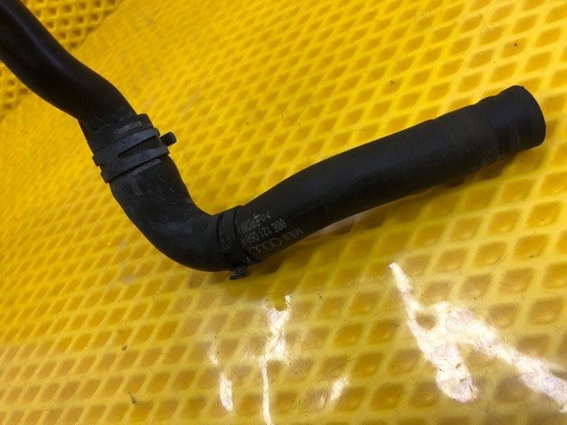 Шланг системы охлаждения (трубка) Audi Q7 2014 4LB