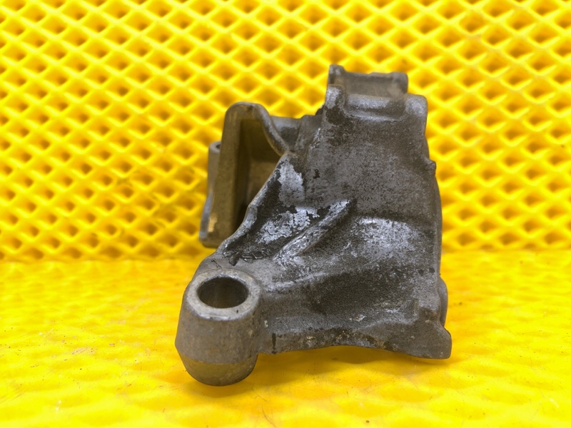 Кронштейн ГУР Audi Q7 2014 4LB