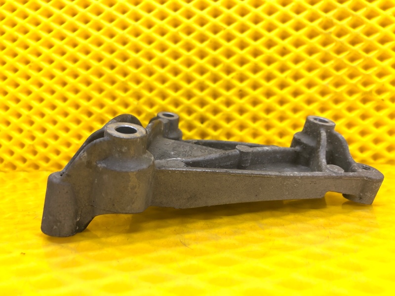 Кронштейн компрессора кондиционера Audi Q7 2014 4LB