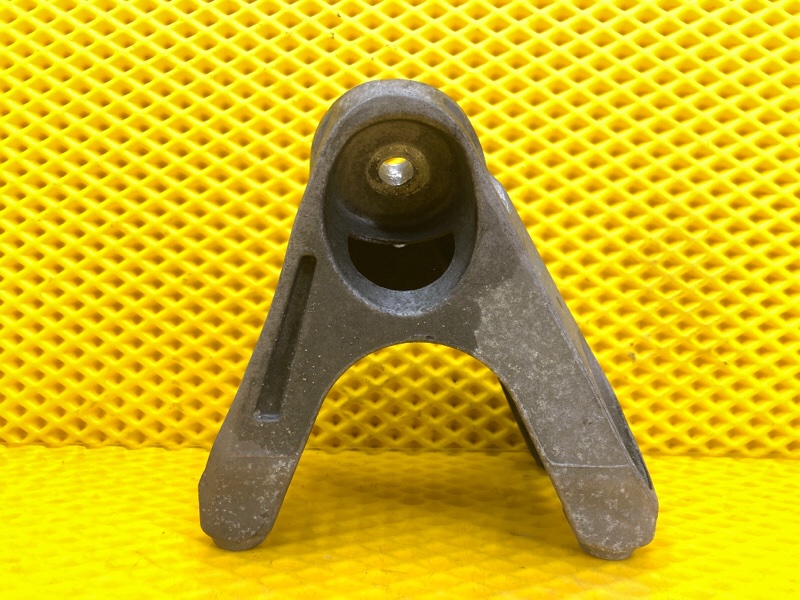 Кронштейн двигателя левый Audi Q7 2014 4LB