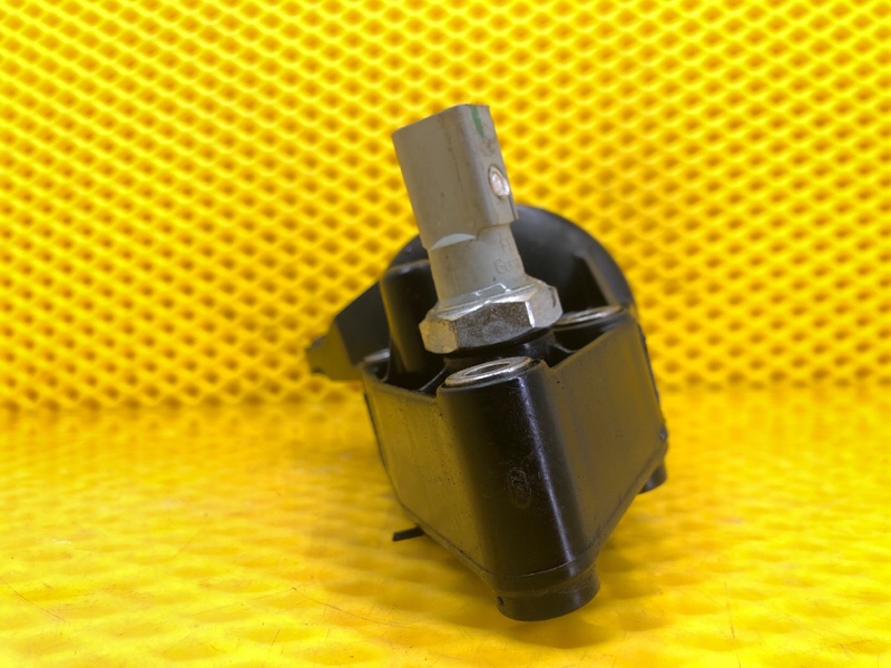 Корпус масляного фильтра Audi Q7 2014 4LB