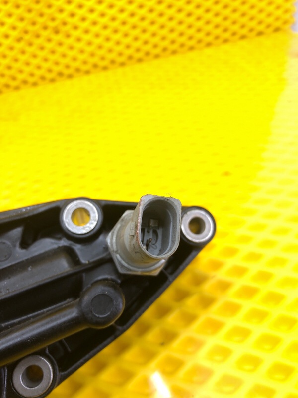 Корпус масляного фильтра Audi Q7 2014 4LB