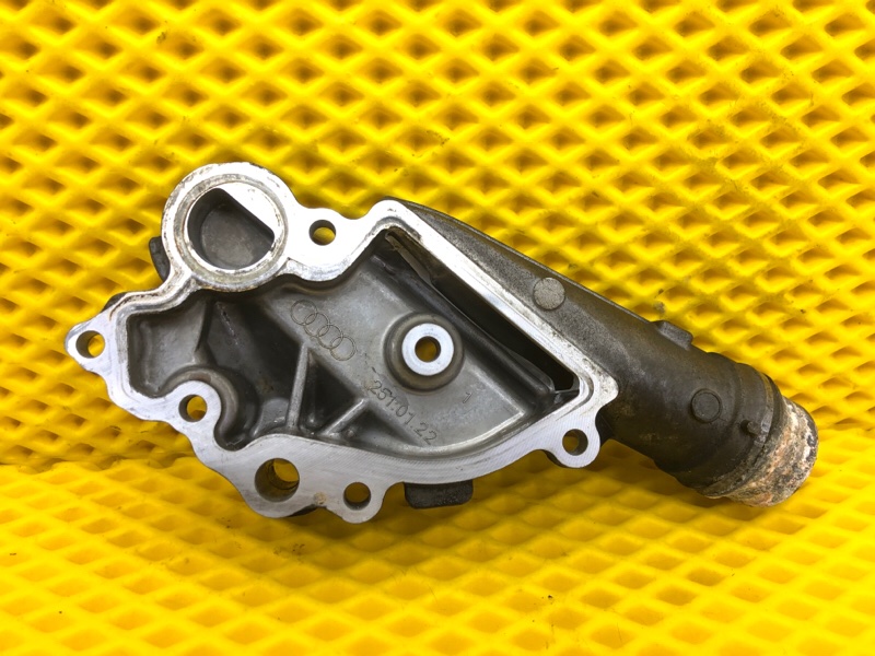 Фланец системы охлаждения Audi Q7 2014 4LB