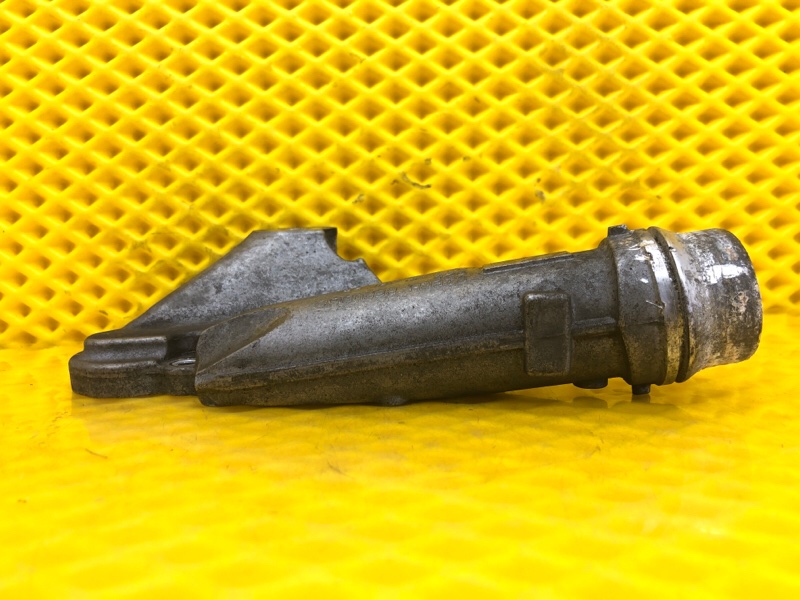 Фланец системы охлаждения Audi Q7 2014 4LB