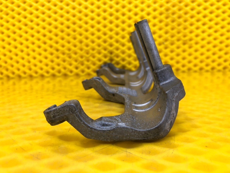 Кронштейн впускного коллектора Audi Q7 2014 4LB