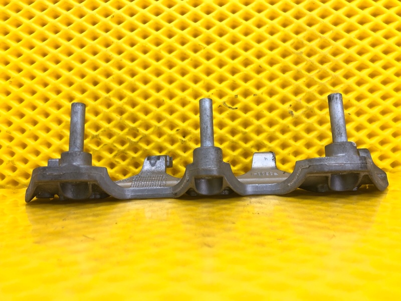 Кронштейн впускного коллектора Audi Q7 2014 4LB