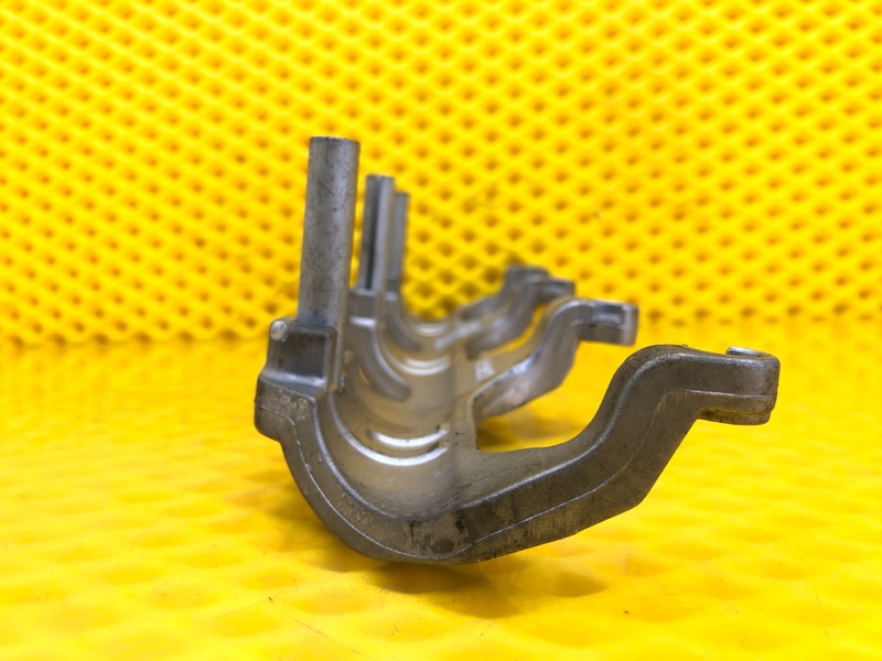 Кронштейн впускного коллектора Audi Q7 2014 4LB