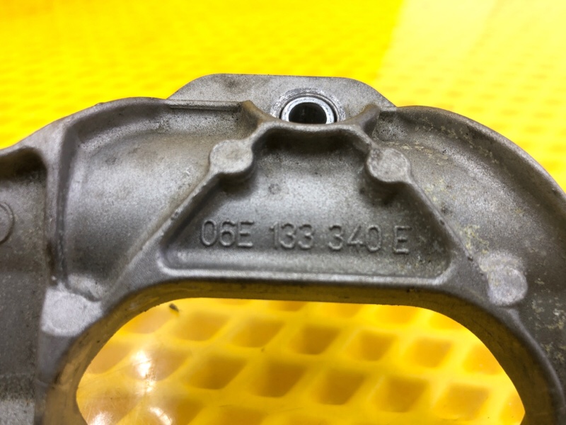 Кронштейн впускного коллектора Audi Q7 2014 4LB