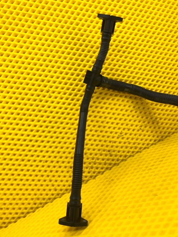 Трубка картерных газов Audi Q7 2014 4LB