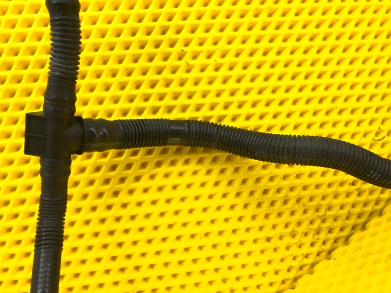 Трубка картерных газов Audi Q7 2014 4LB