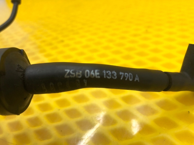 Трубка вакуумная Audi Q7 2014 4LB