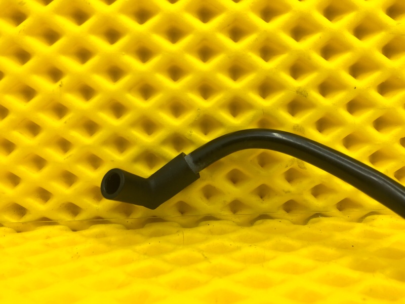 Трубка вакуумная Audi Q7 2014 4LB