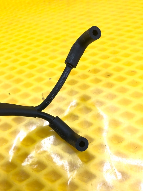 Трубка вакуумная Audi Q7 2014 4LB