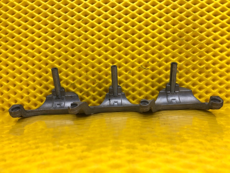 Кронштейн впускного коллектора Audi Q7 2014 4LB