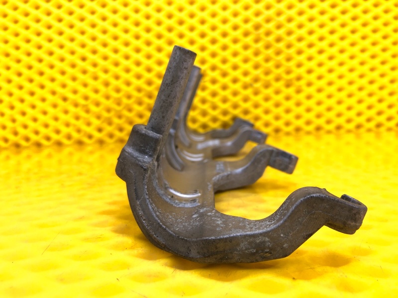 Кронштейн впускного коллектора Audi Q7 2014 4LB