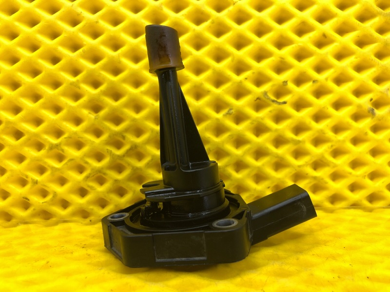 Датчик уровня масла Audi Q7 2014 4LB