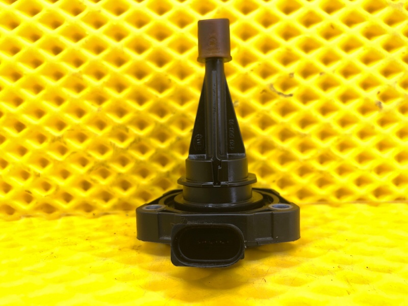 Датчик уровня масла Audi Q7 2014 4LB