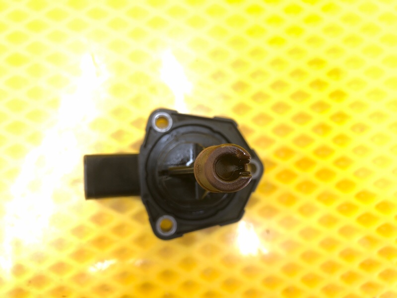 Датчик уровня масла Audi Q7 2014 4LB