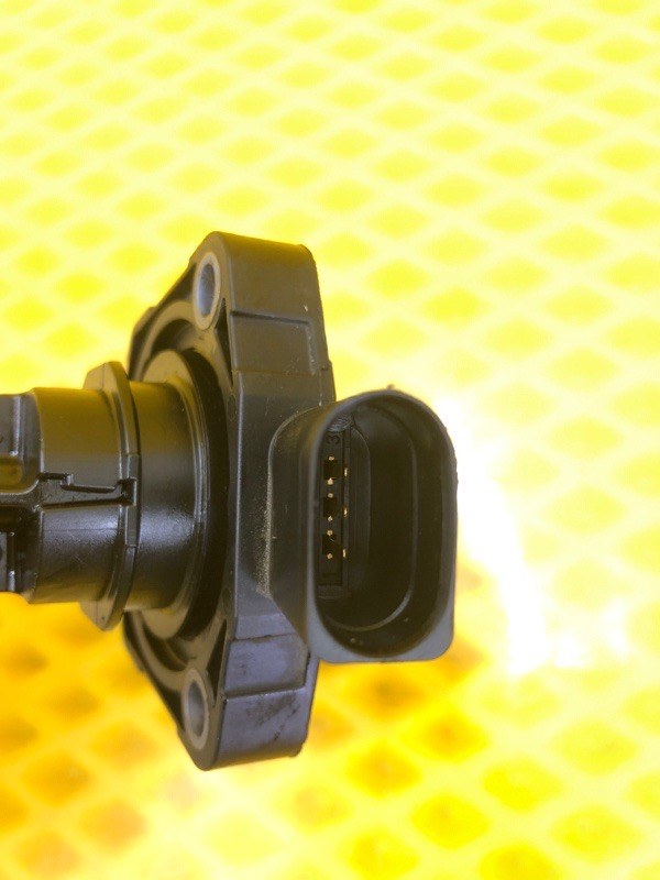 Датчик уровня масла Audi Q7 2014 4LB