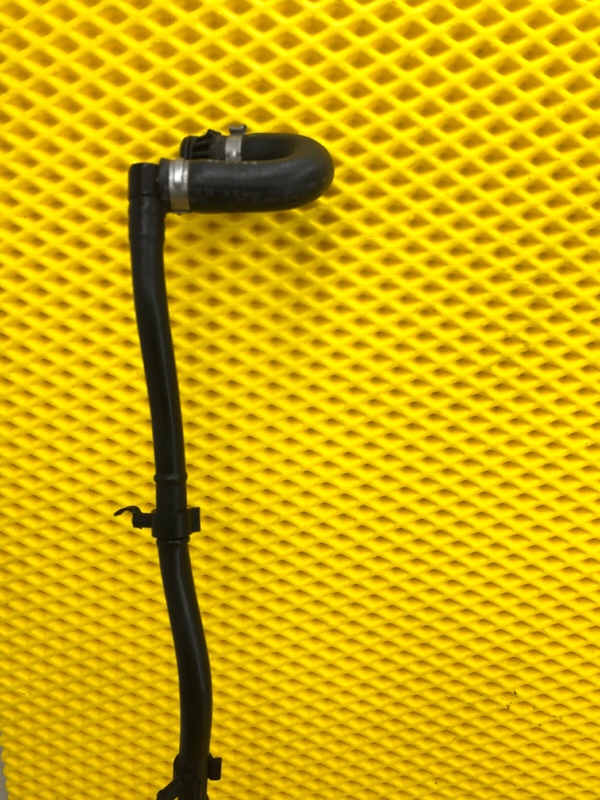 Трубка вакуумная Audi Q7 2014 4LB