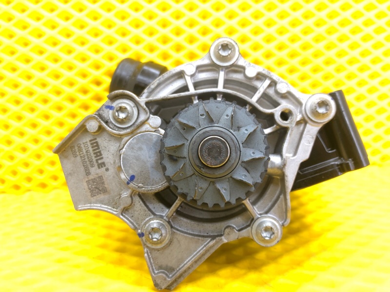 Насос водяной (Помпа) Volkswagen Tiguan 2013 5N1