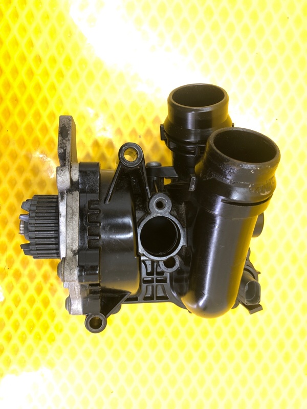 Насос водяной (Помпа) Volkswagen Tiguan 2013 5N1