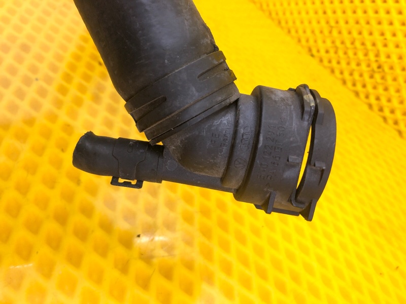 Патрубок системы охлаждения Volkswagen Tiguan 2013 5N1