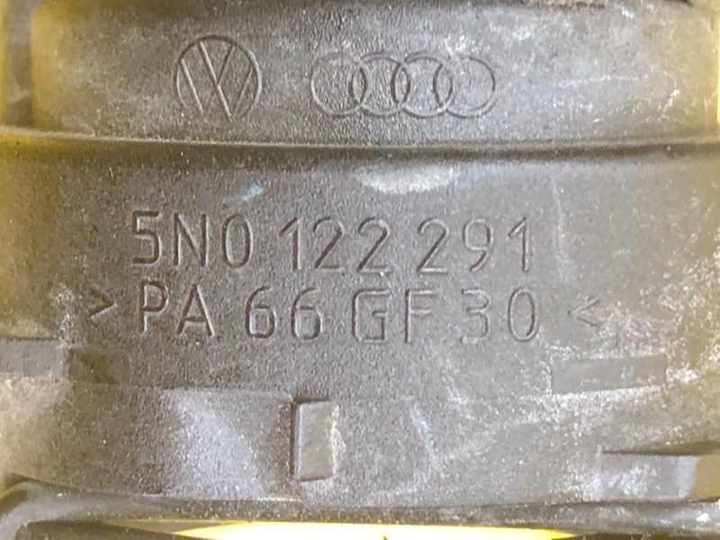 Патрубок системы охлаждения Volkswagen Tiguan 2013 5N1