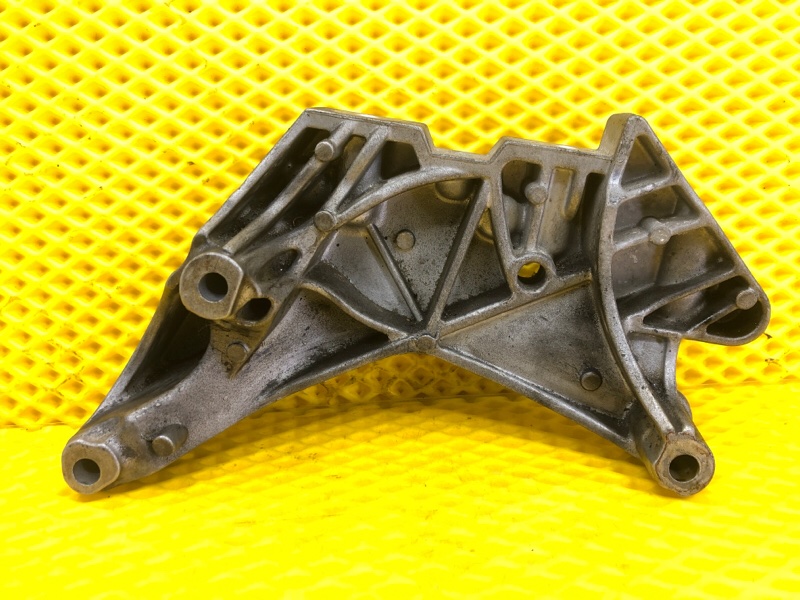 Кронштейн двигателя правый Volkswagen Tiguan 2013 5N1