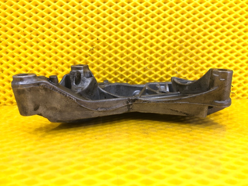 Кронштейн двигателя правый Volkswagen Tiguan 2013 5N1