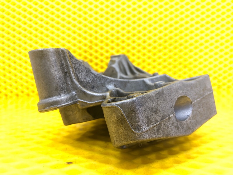 Кронштейн двигателя правый Volkswagen Tiguan 2013 5N1