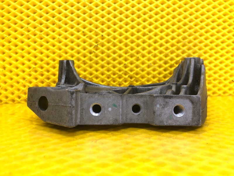 Кронштейн двигателя правый Volkswagen Tiguan 2013 5N1